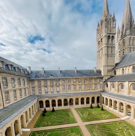 Image du Cloître de l'Abbaye aux Hommes