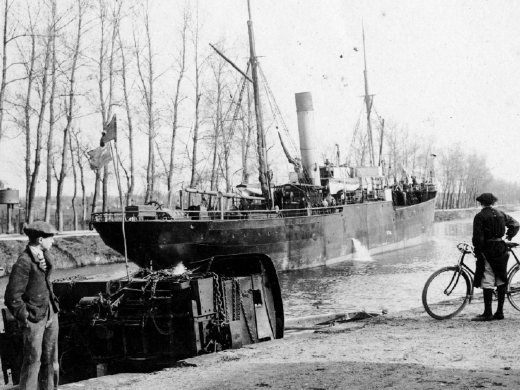 @Début 20e siècle_Alphonse Auger_Canal de Caen à la mer_Flickr_Genlaure