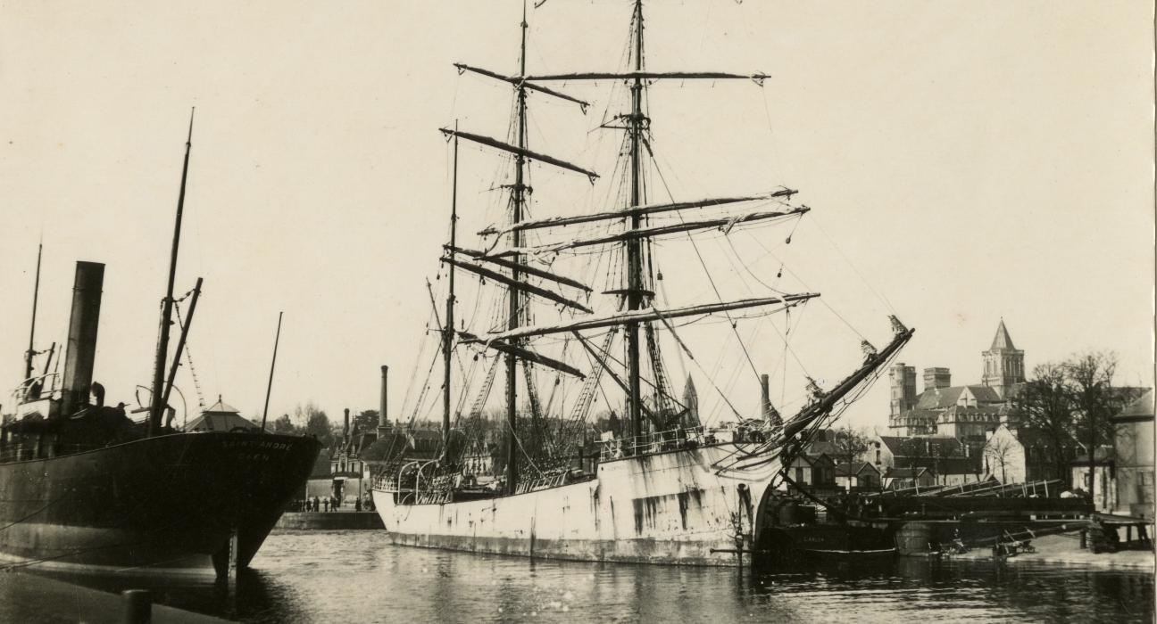 @Début 20e siècle_Vue sur le bassin Saint-Pierre depuis le quai Vendeuvre_Coll. Victor Benhaim avec l'autorisation d'Yves Bénain