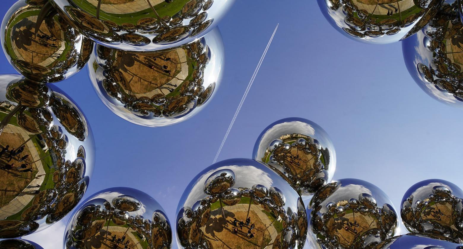 ©Vincent Leroy Studio - De l’intérieur le nuage offre une fenêtre suspendue sur l’infini