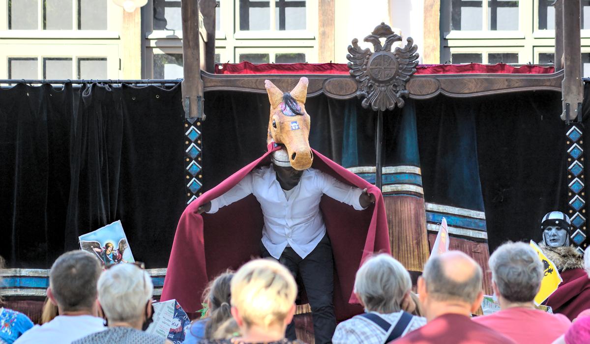 Spectacle Sacré Guillaume d'après Compagnie Hardie