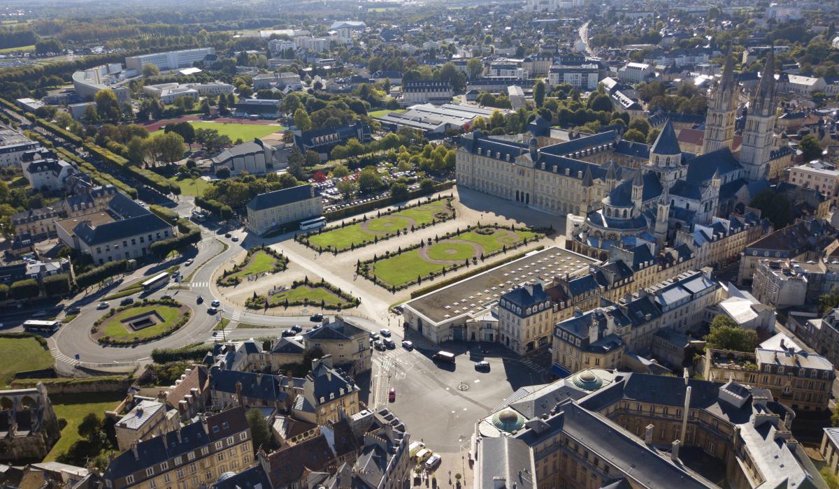 Vue aérienne hôtel de ville d'après Martin de l Isle
